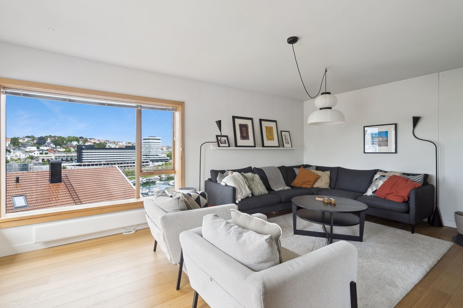 Velkommen til Solheimveien 3, og denne fine og lyse leiligheten! Galleribilde