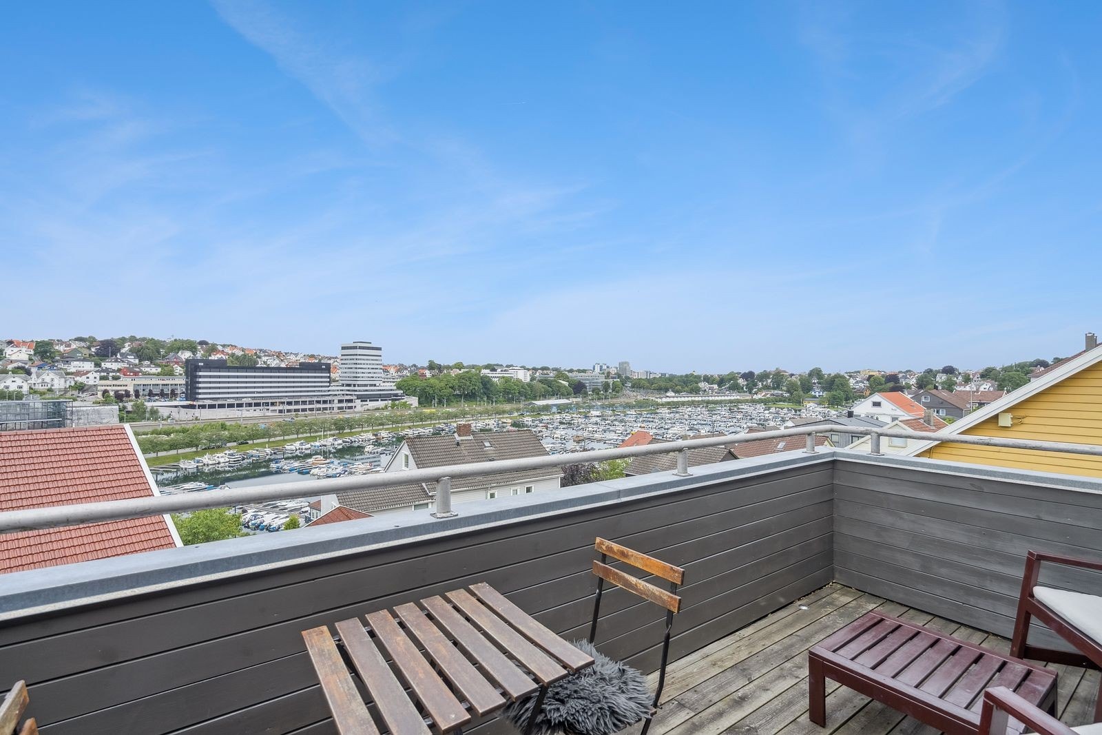 Utsikt fra vestvendt balkong. Galleribilde