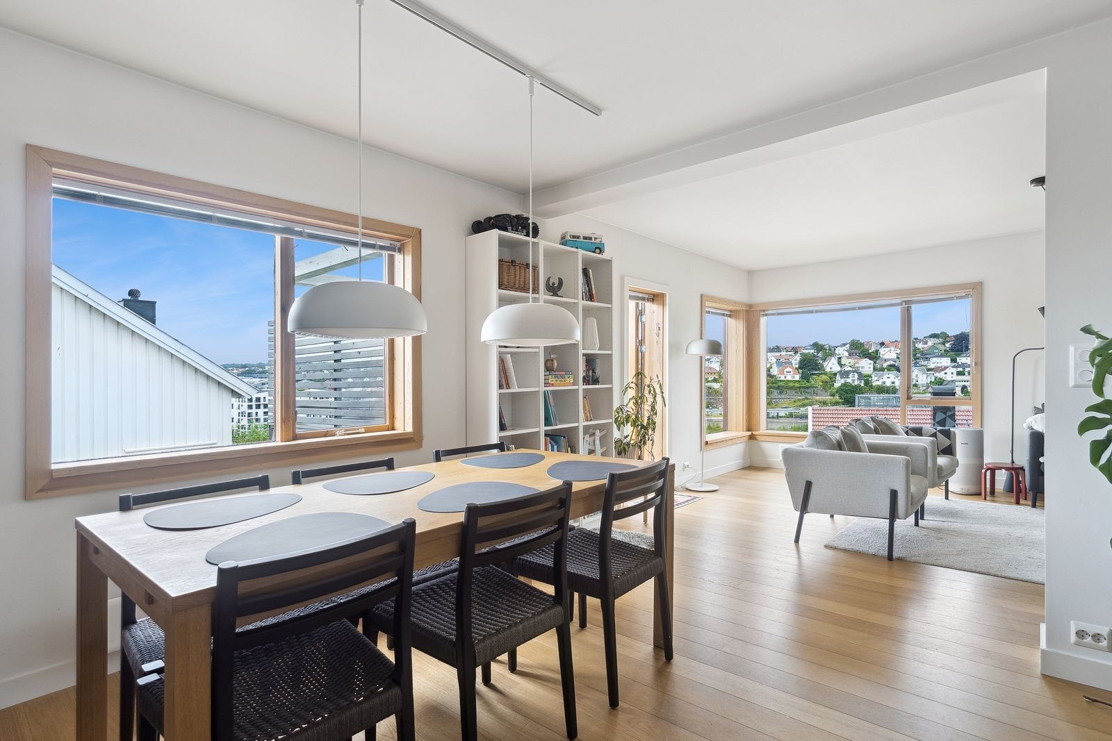 Stue med utgang til balkong. Galleribilde