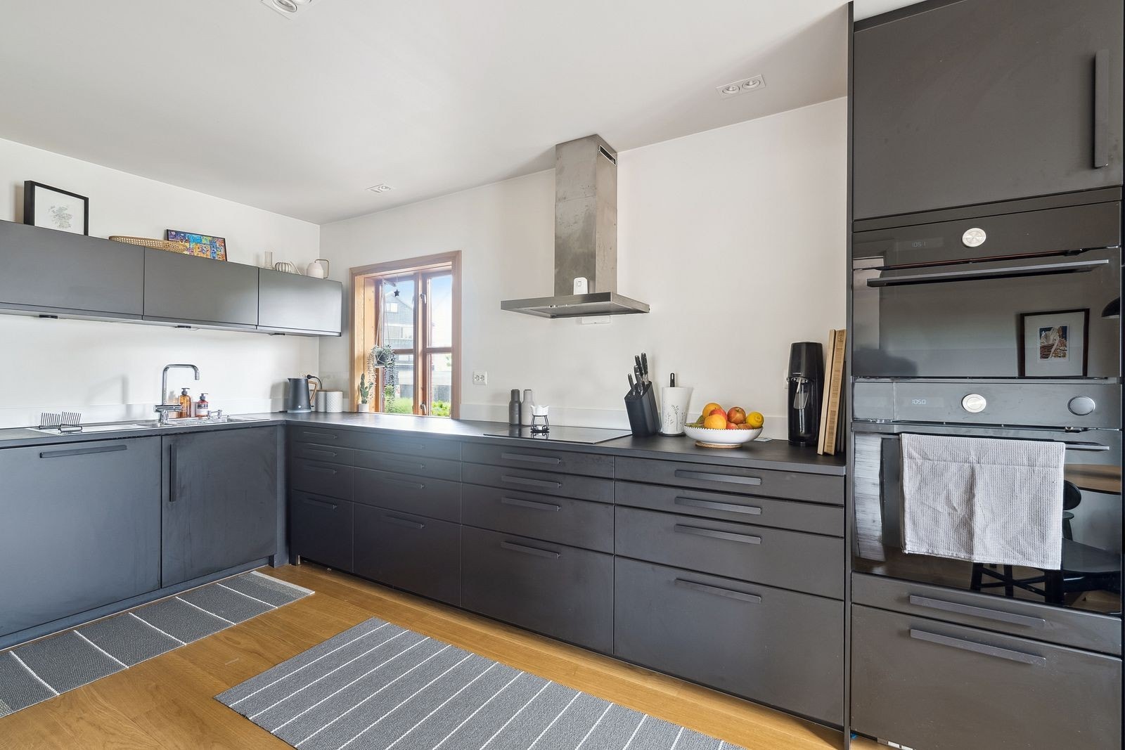 Moderne kjøkken inkl. hvitevarer. Galleribilde