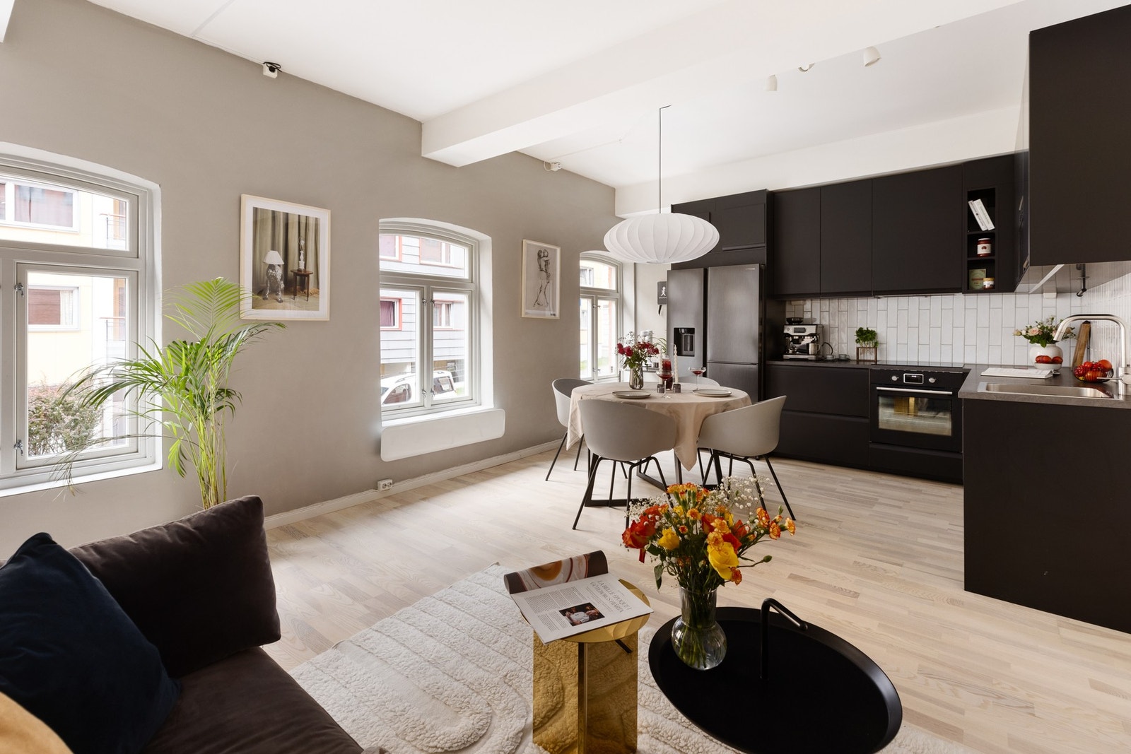 Velkommen til Nils Huus' gate 6, presentert av Tinholt Eiendomsmegling. Galleribilde