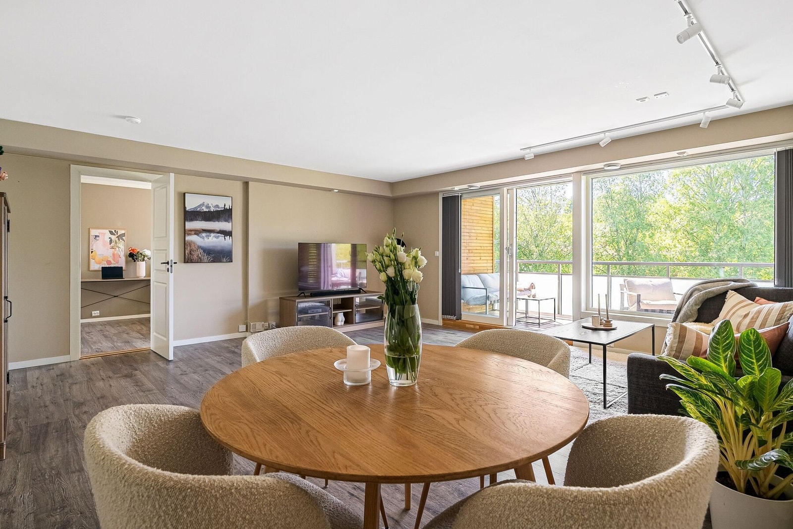 Leilighetens utforming kan gi mulighet for alternativ planløsning med ekstra soverom, se siste planskisse. Galleribilde