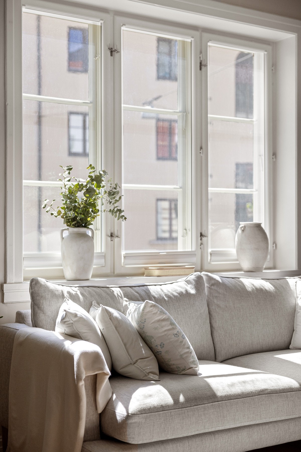 Gode vindusflater sørger for flott lysinnslipp og en luftig romfølelse. Galleribilde