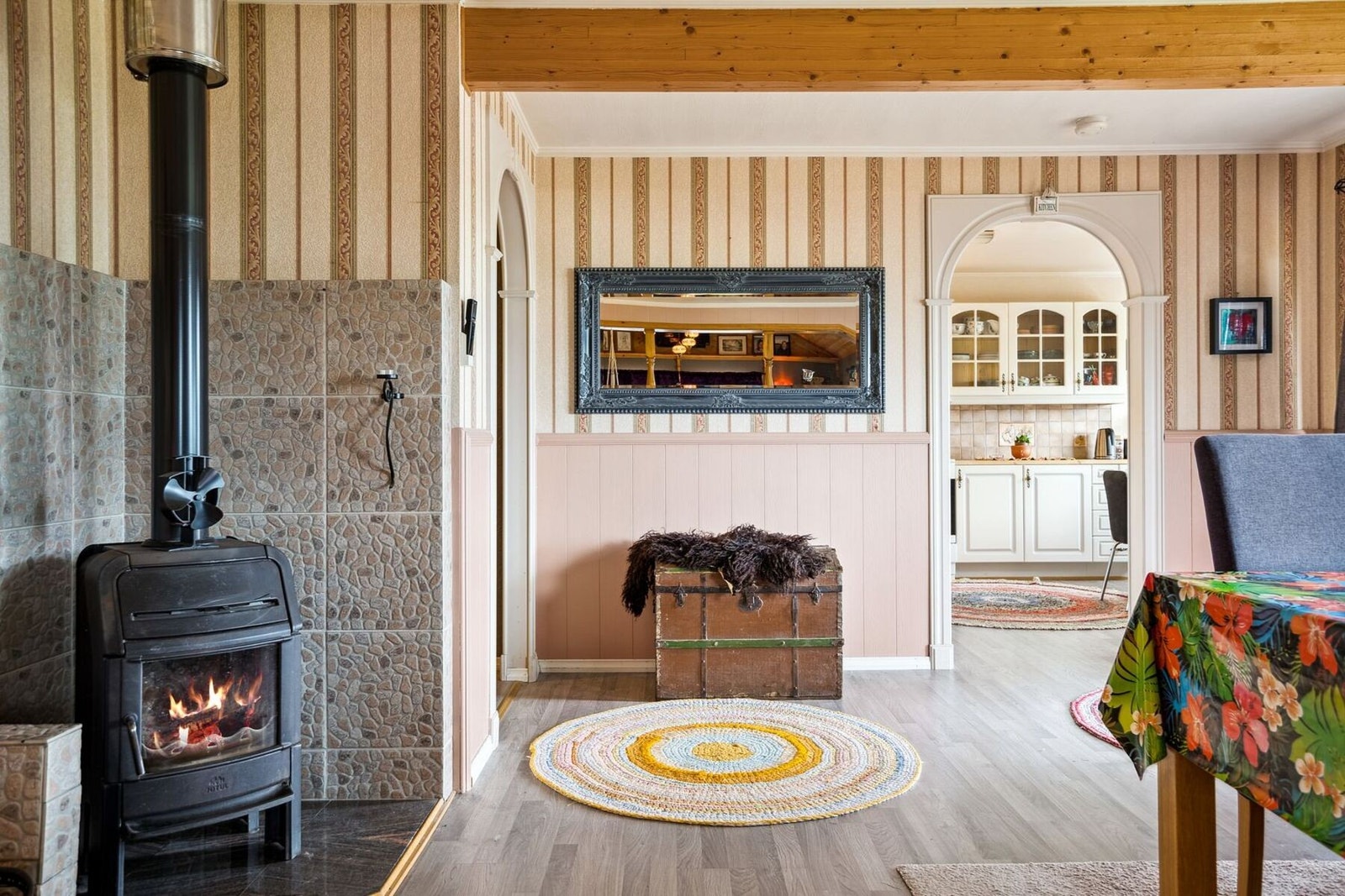 Vedovn montert i spisestuen. Galleribilde