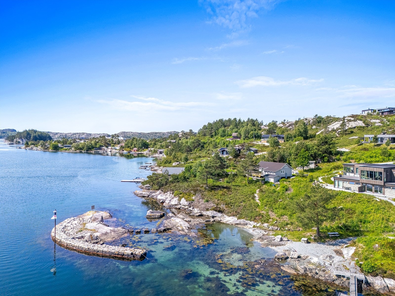 Nydelige friområder m/badeplass like nedenfor tomtene Galleribilde