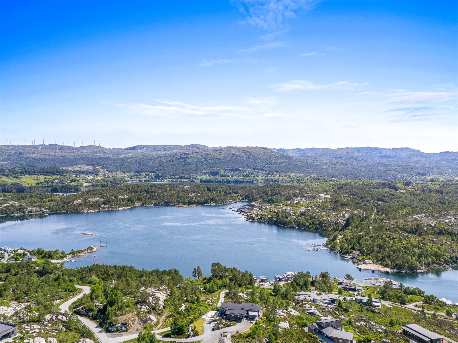 Utsikt mot Hellandsfjorden Galleribilde