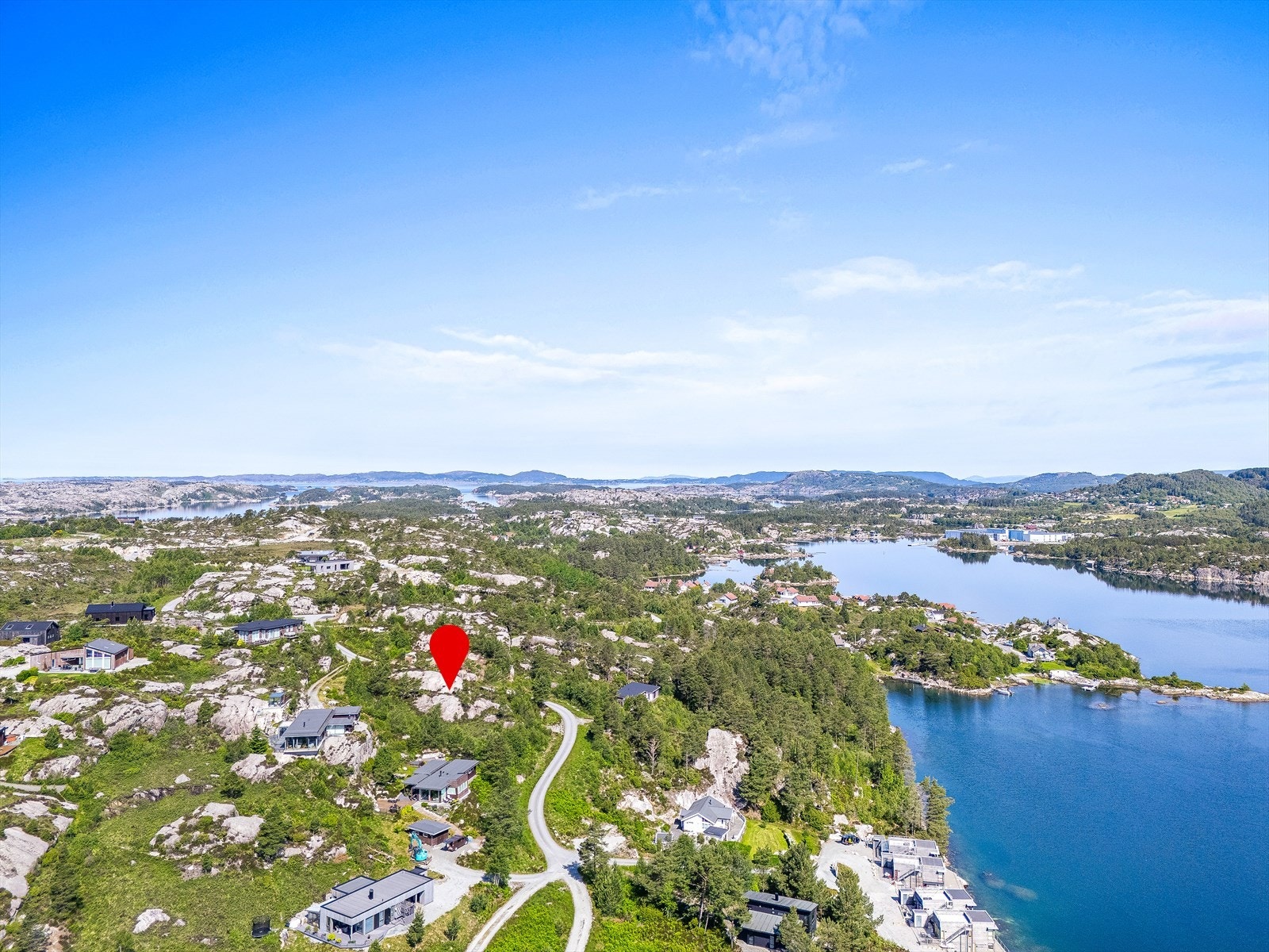 Dronefoto over Straumsreset Galleribilde