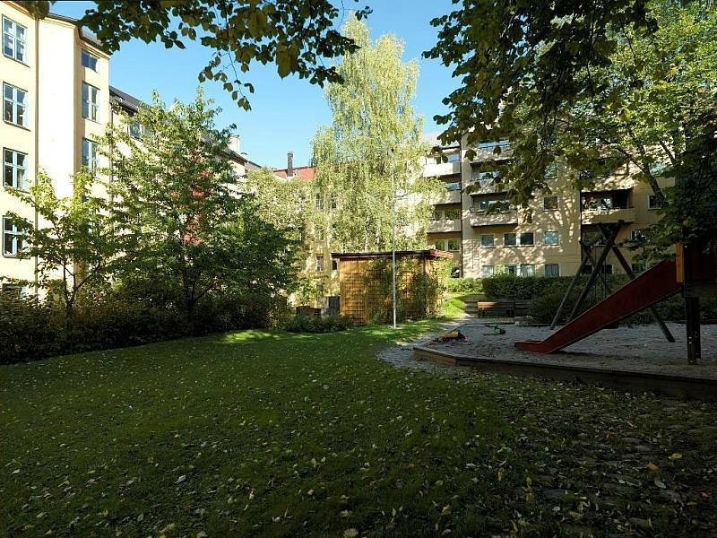 Bakgård Galleribilde