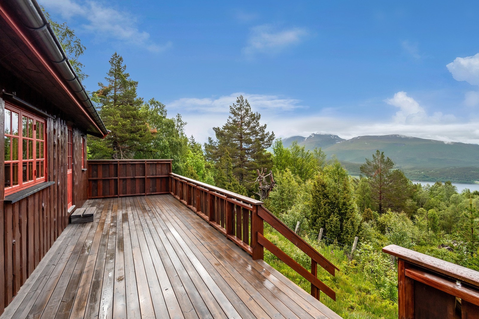 Stor og solrik veranda Galleribilde