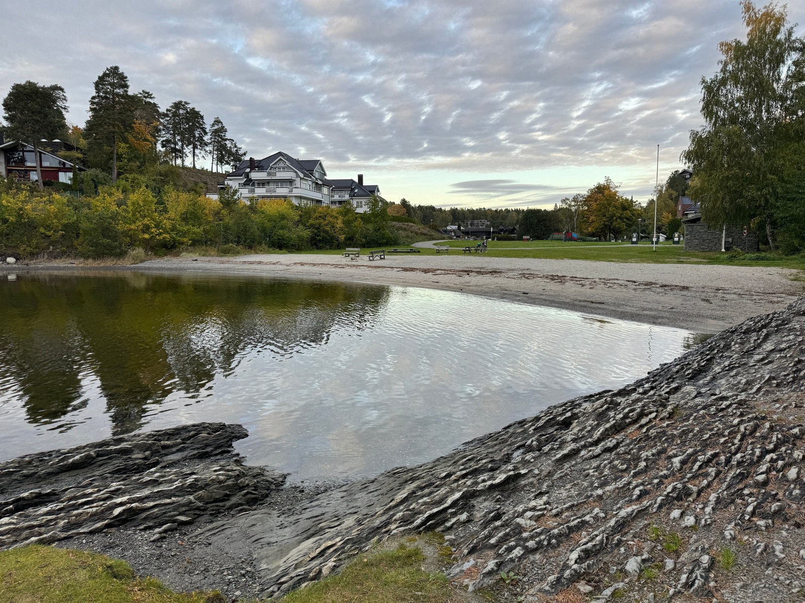 Hvamodden strand, gåavstand fra boligen Galleribilde