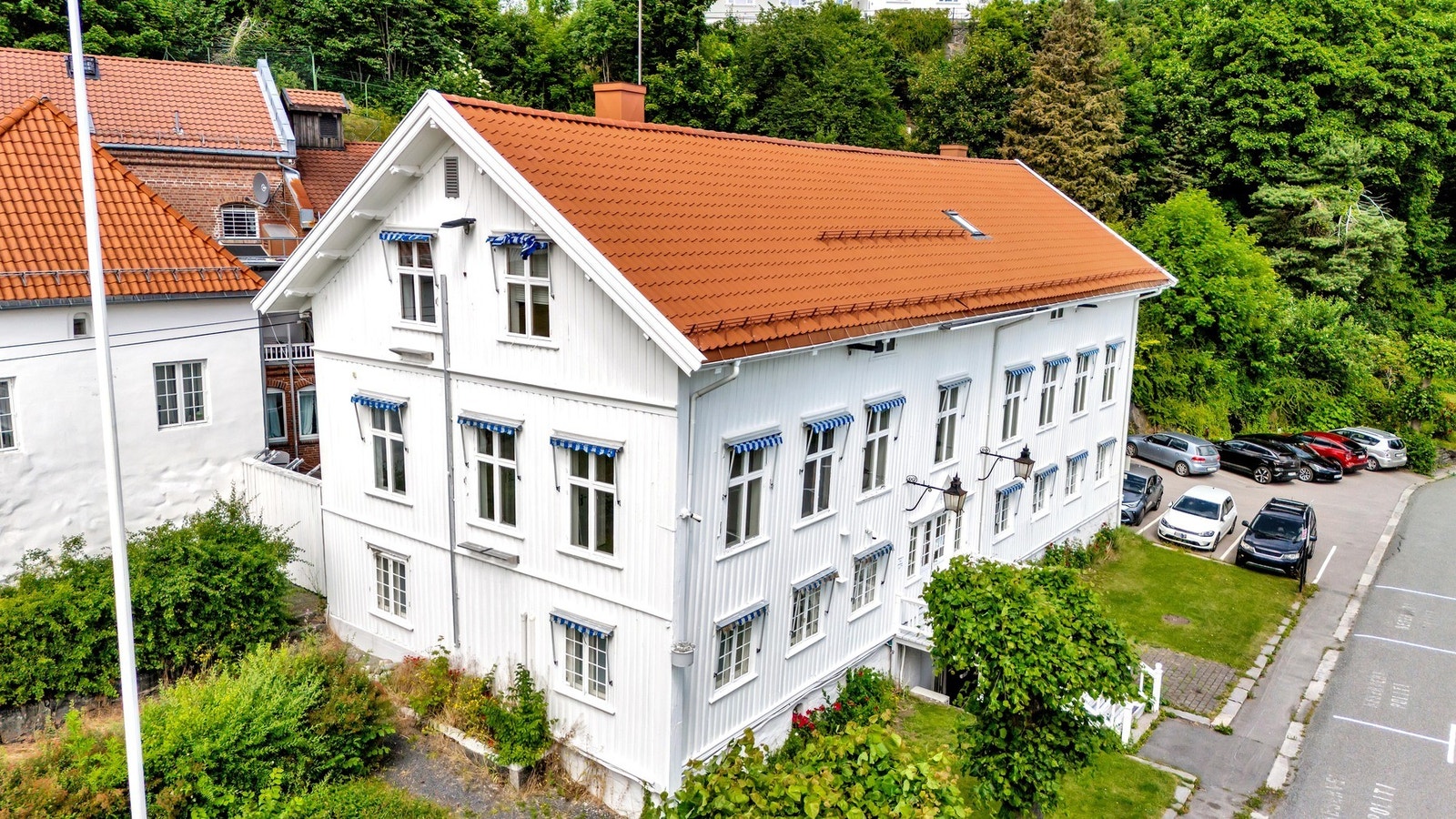 Denne særpregede og romslige eiendommen kombinerer historisk karakter med moderne oppgraderinger. Galleribilde