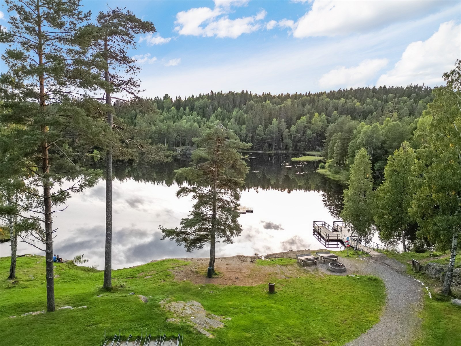 Østmarka omkranser Blystadlia med sine utallige turmuligheter. Her deler av Aamodtdammen, som ligger en fin gåtur fra leiligheten. Galleribilde