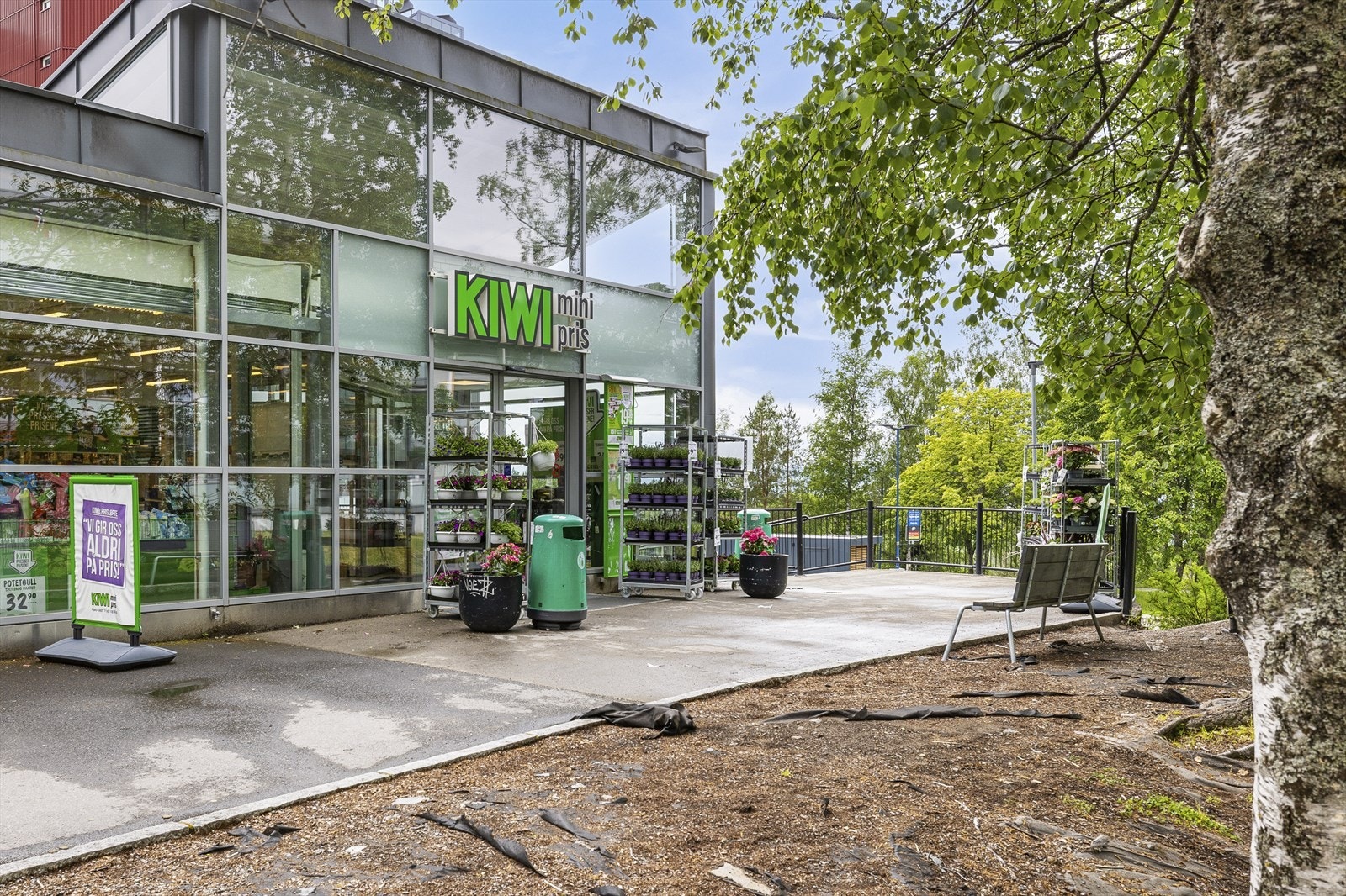Det er gangavstand til nærbutikken Kiwi. Galleribilde