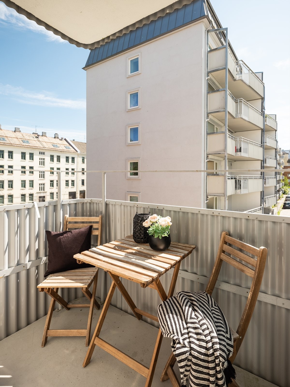 I 2019 ble balkongen restaurert og fasaden malt. Galleribilde