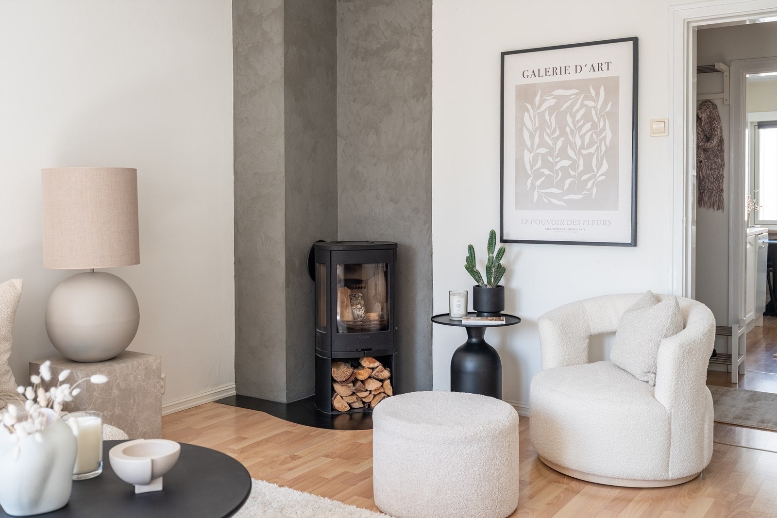 Alle stikkontaktene i stuen ble byttet ut i januar 2025. Galleribilde