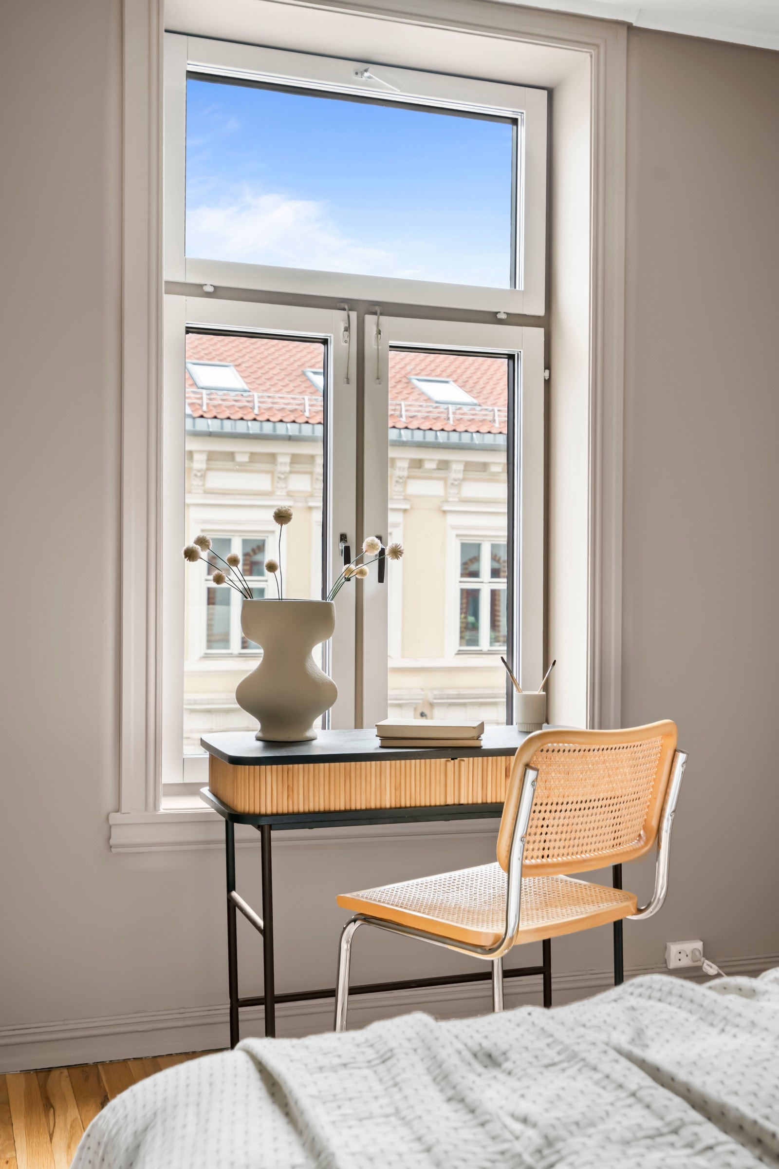 På hovedsoverommet kan man om ønskelig sette opp en liten kontorplass. Galleribilde