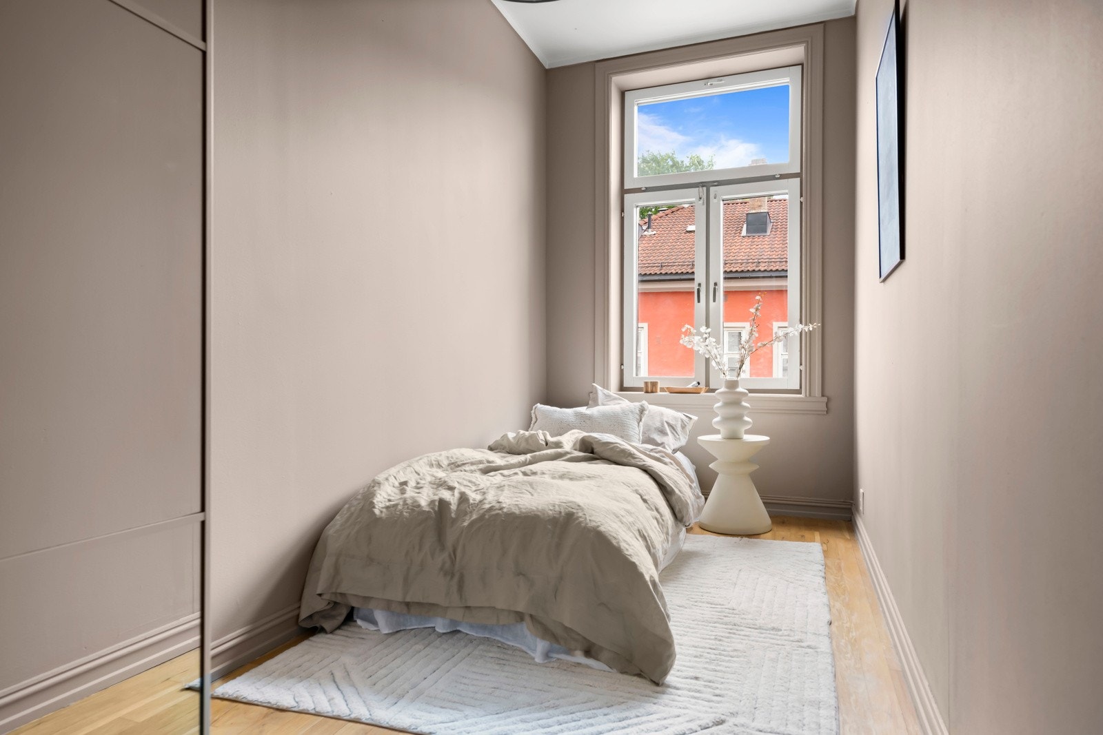 Praktisk soverom 2 med oppbevaringsplass. Galleribilde