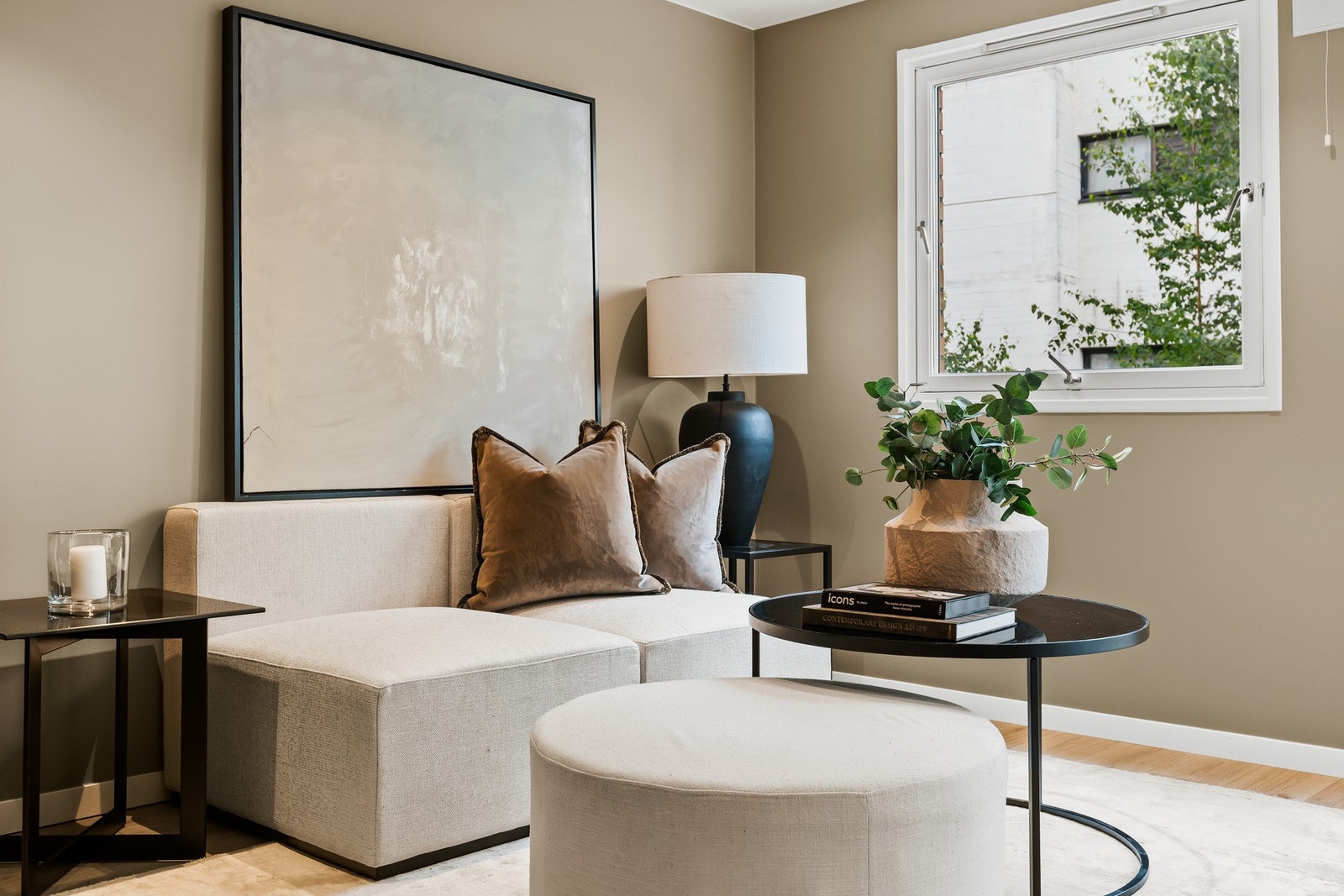 Nytt, tidsriktig énstavsgulv i 2025 og nye listverk. Galleribilde