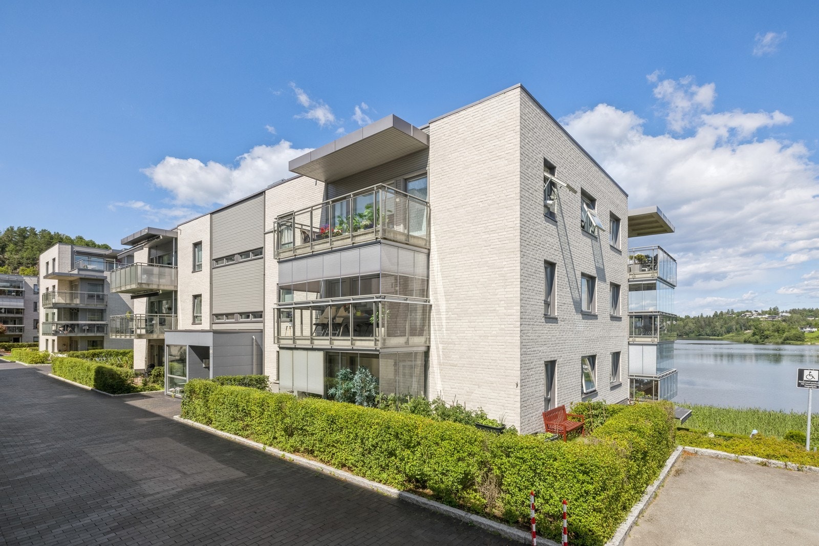 Fasade inngangsparti Galleribilde