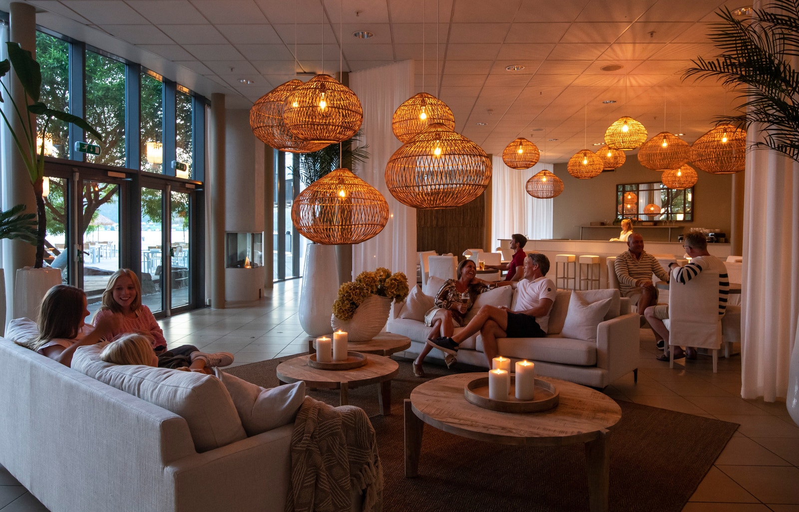 Hyggelig lobby med servering. Åpen hele året. Galleribilde