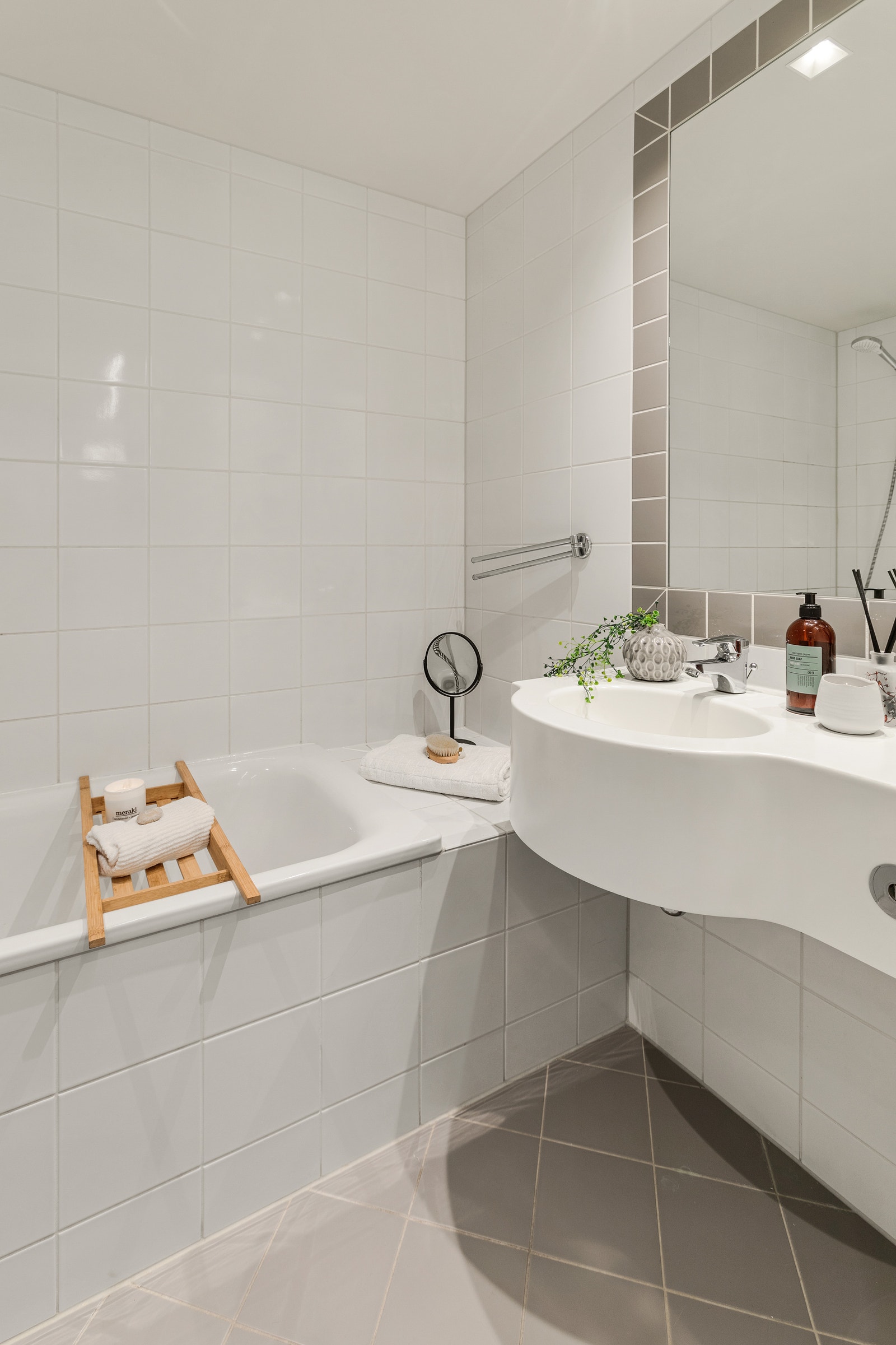 Flislagt bad med varme i gulv. Galleribilde