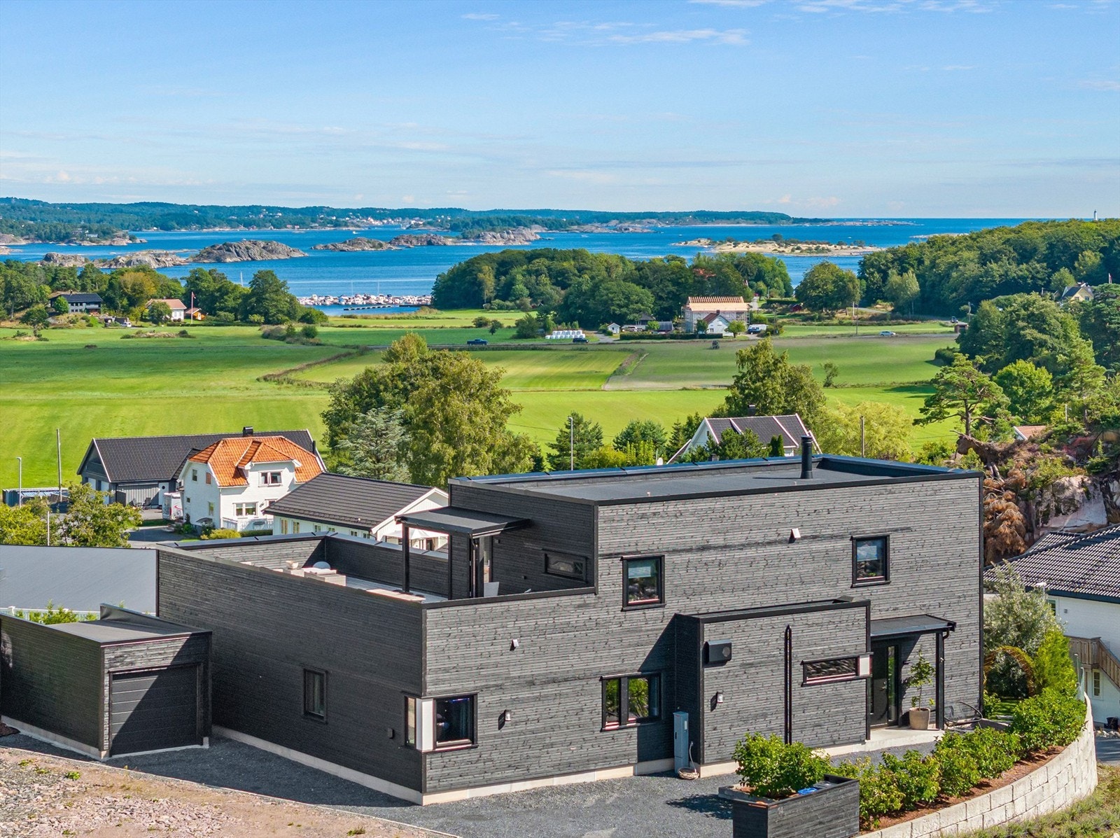 Teisendal 14- Stor funkisvilla med nydelig utsikt solrik hage Galleribilde