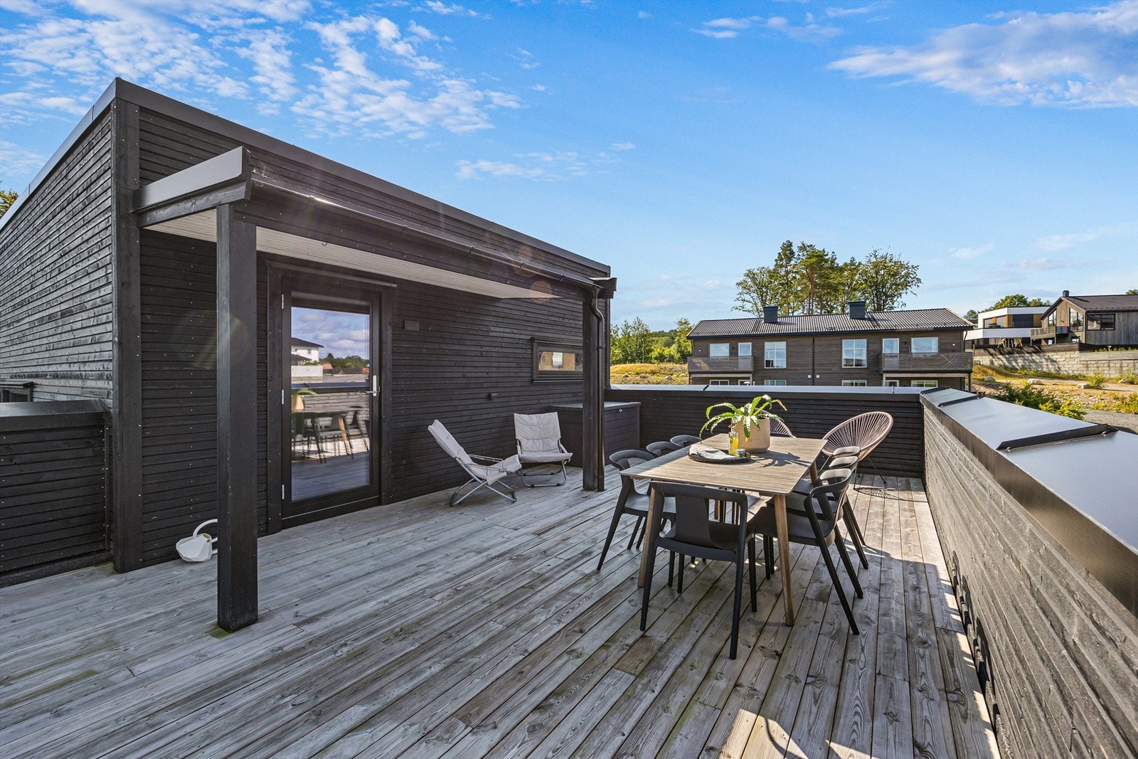 Rikelig med plass for utemøbler på takterrassen Galleribilde
