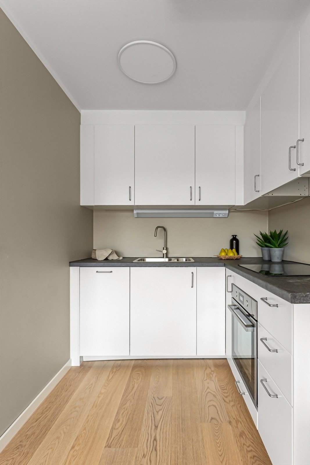 Godt med skap- og benkeplass Galleribilde