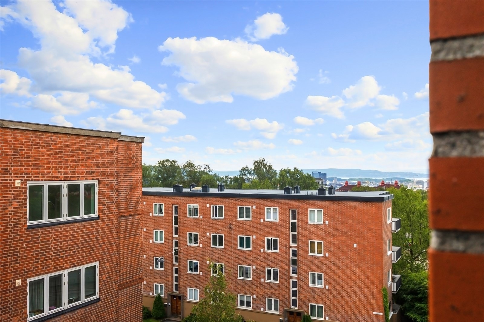 Utsyn fra stue Galleribilde