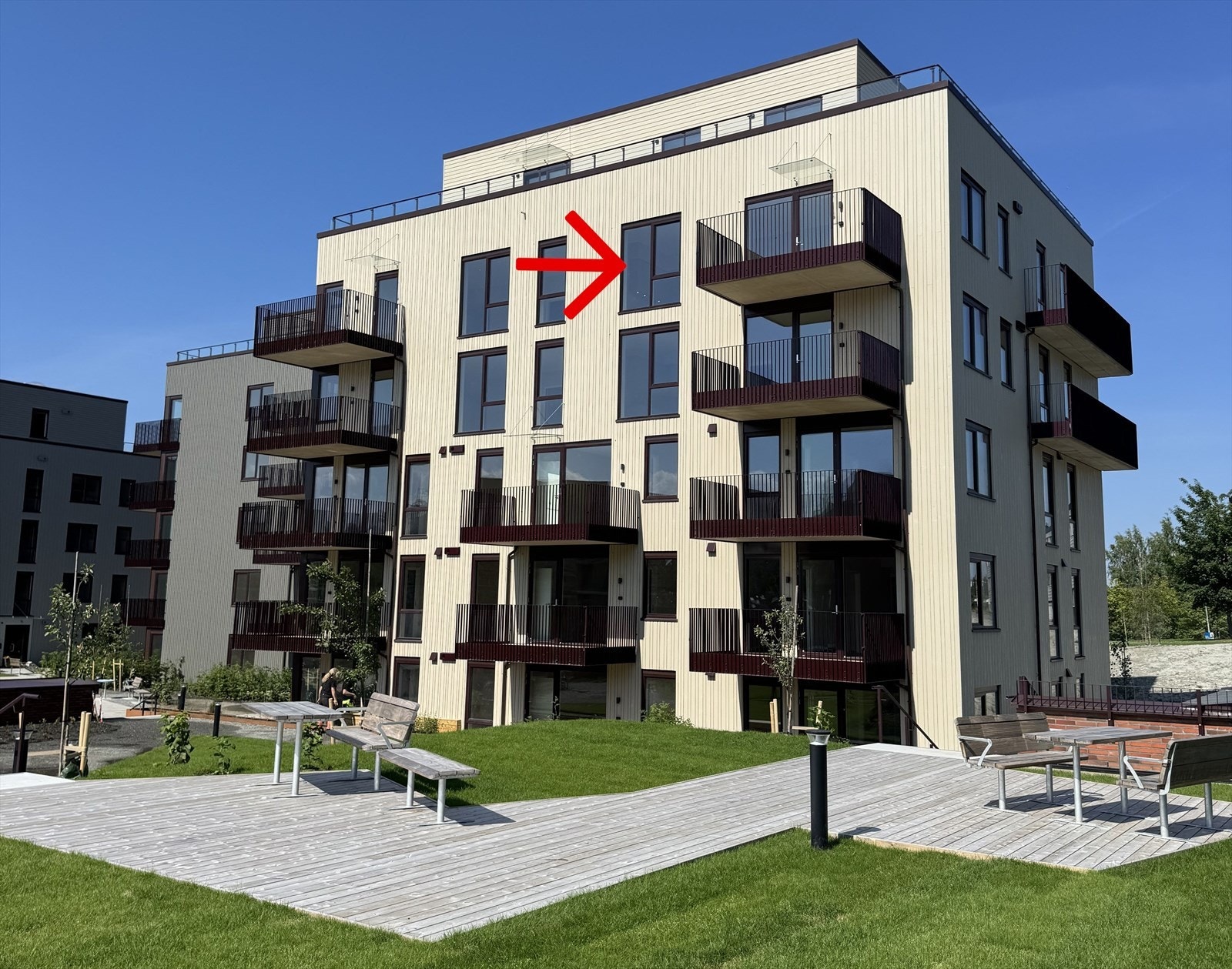 Steinan Park har en vestvendt og solrik beliggenhet. Mange av leilighetene får særdeles gode sol- og utsiktsforhold. Galleribilde