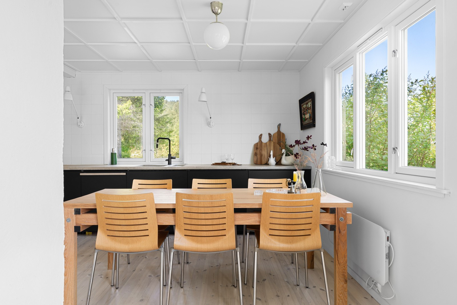 Nye vinduer i hele huset (ikke kjeller).