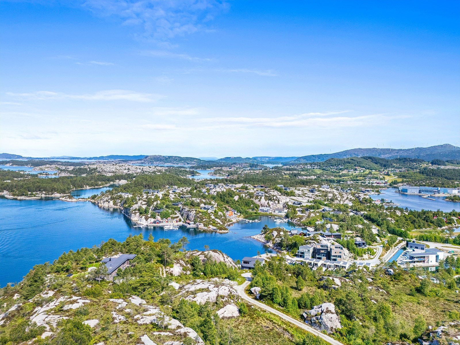 Dronefoto over tomteområdet Galleribilde