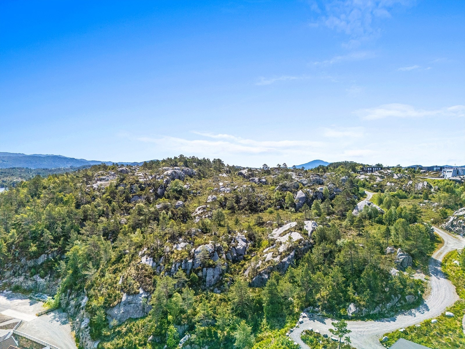Dronefoto over tomteområdet Galleribilde