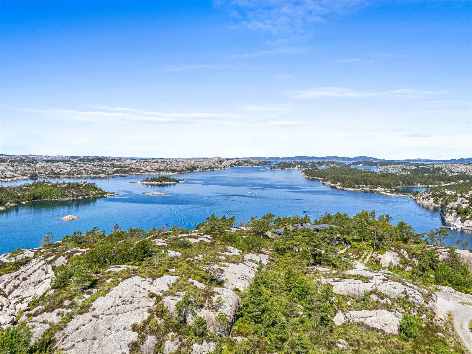 Nydelig skjærgård mot vest Galleribilde