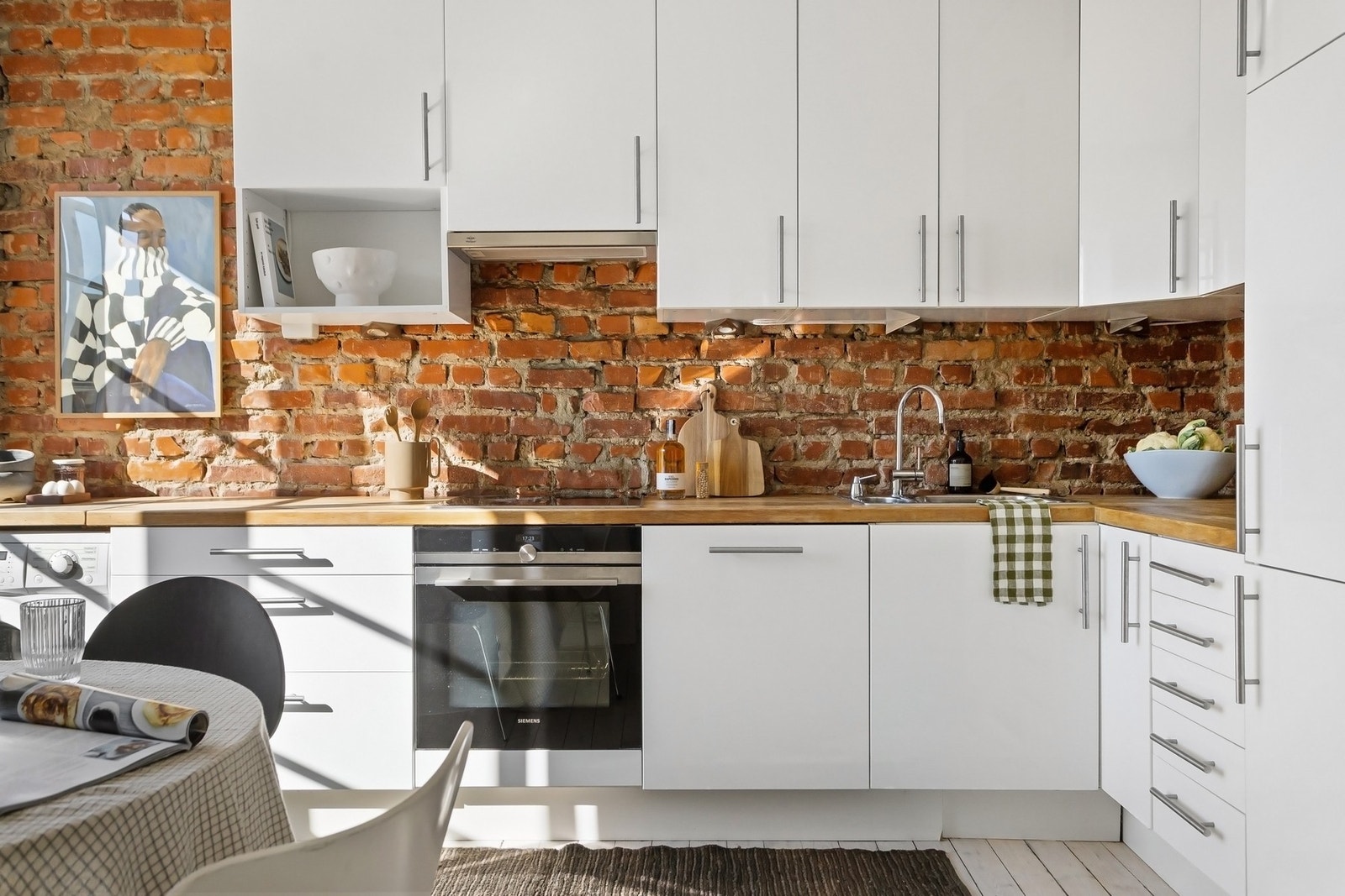 Teglsteinsveggen er hentet frem for et kult særpreg. Galleribilde