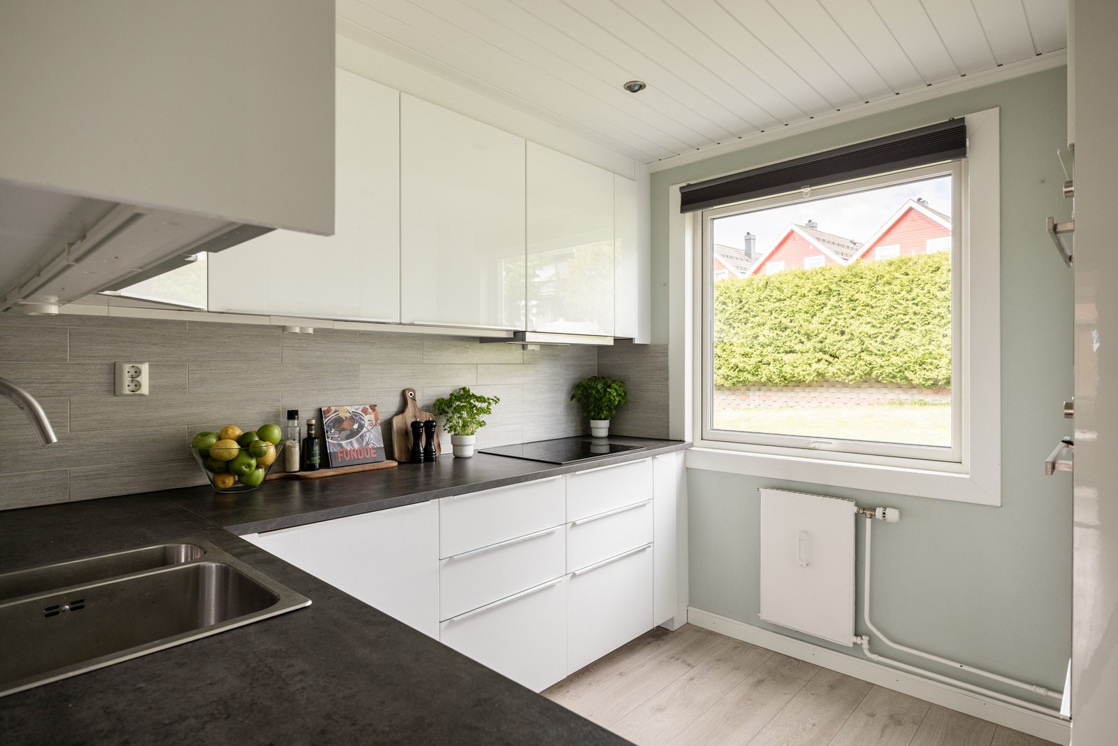 Separat, romslig kjøkken. Galleribilde