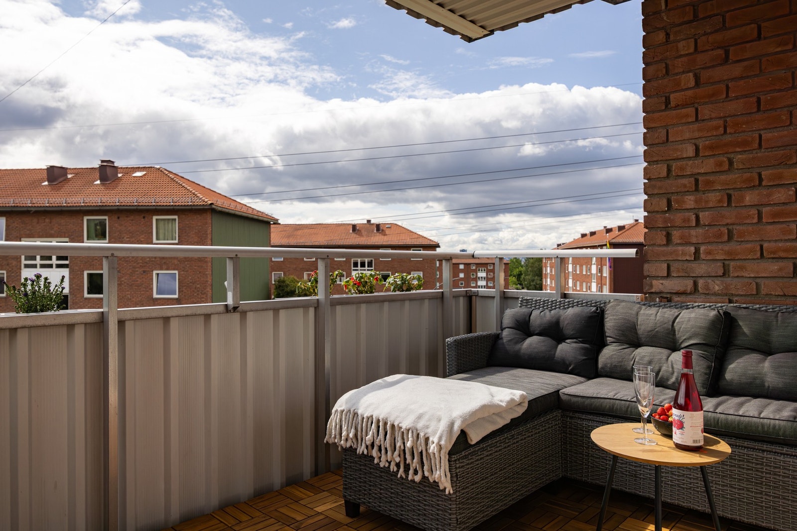 Fra stuen er det utgang til en herlig balkong. Galleribilde