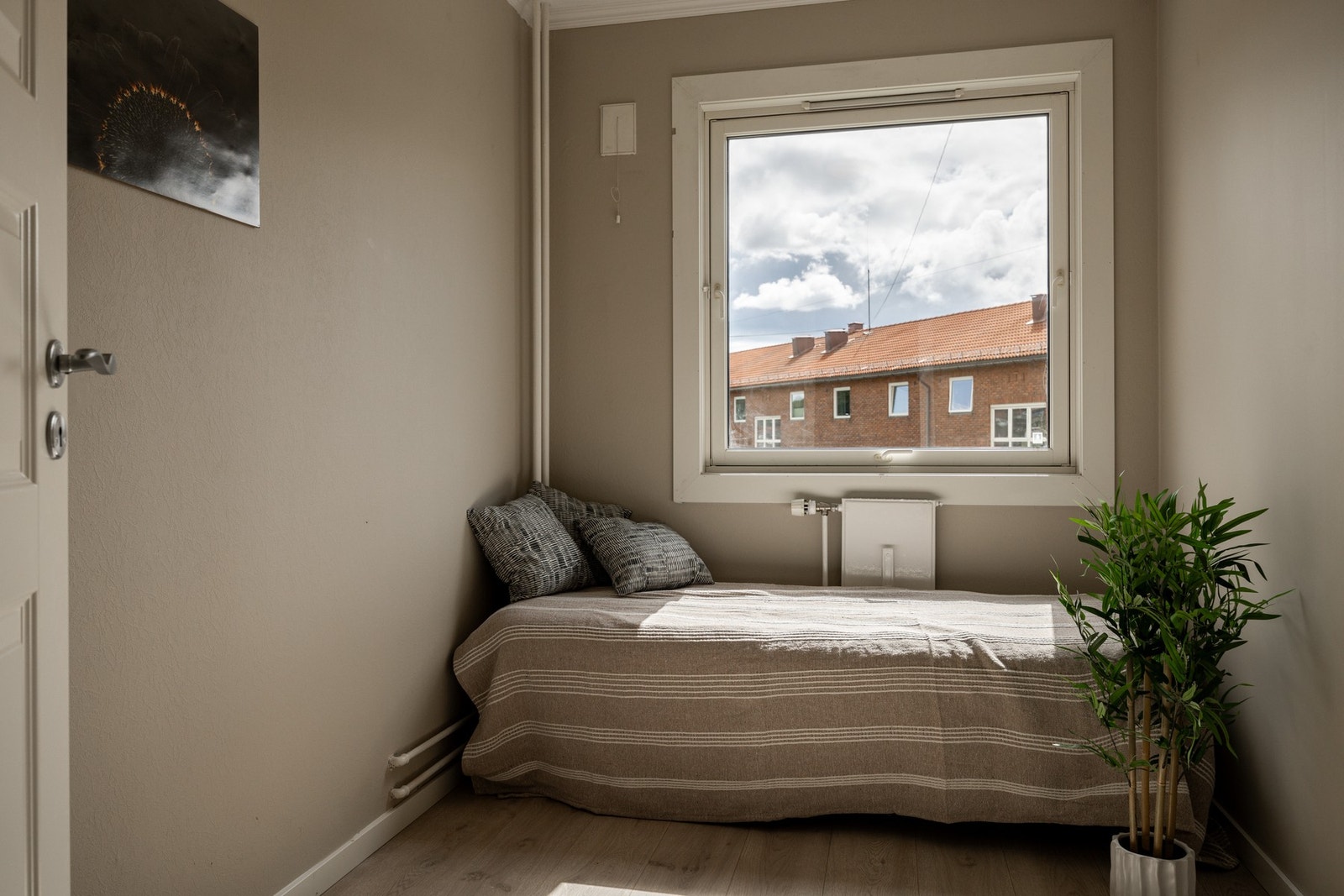 Soverom 2 har også plass til seng og garderobe. Galleribilde