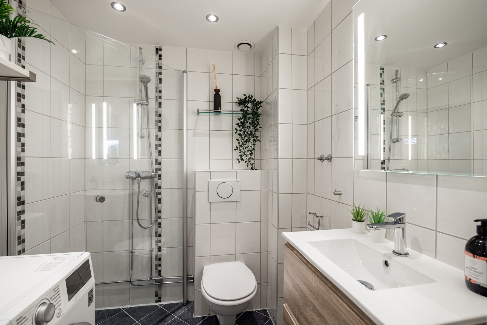 Pent, flislagt bad pusset opp i regi av borettslaget i 2008. Galleribilde