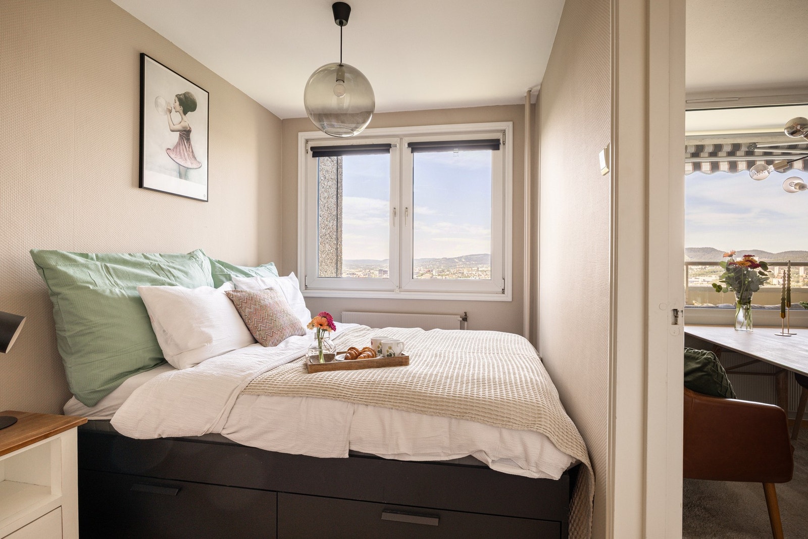 Lyst og behagelig soverom av god størrelse. Galleribilde