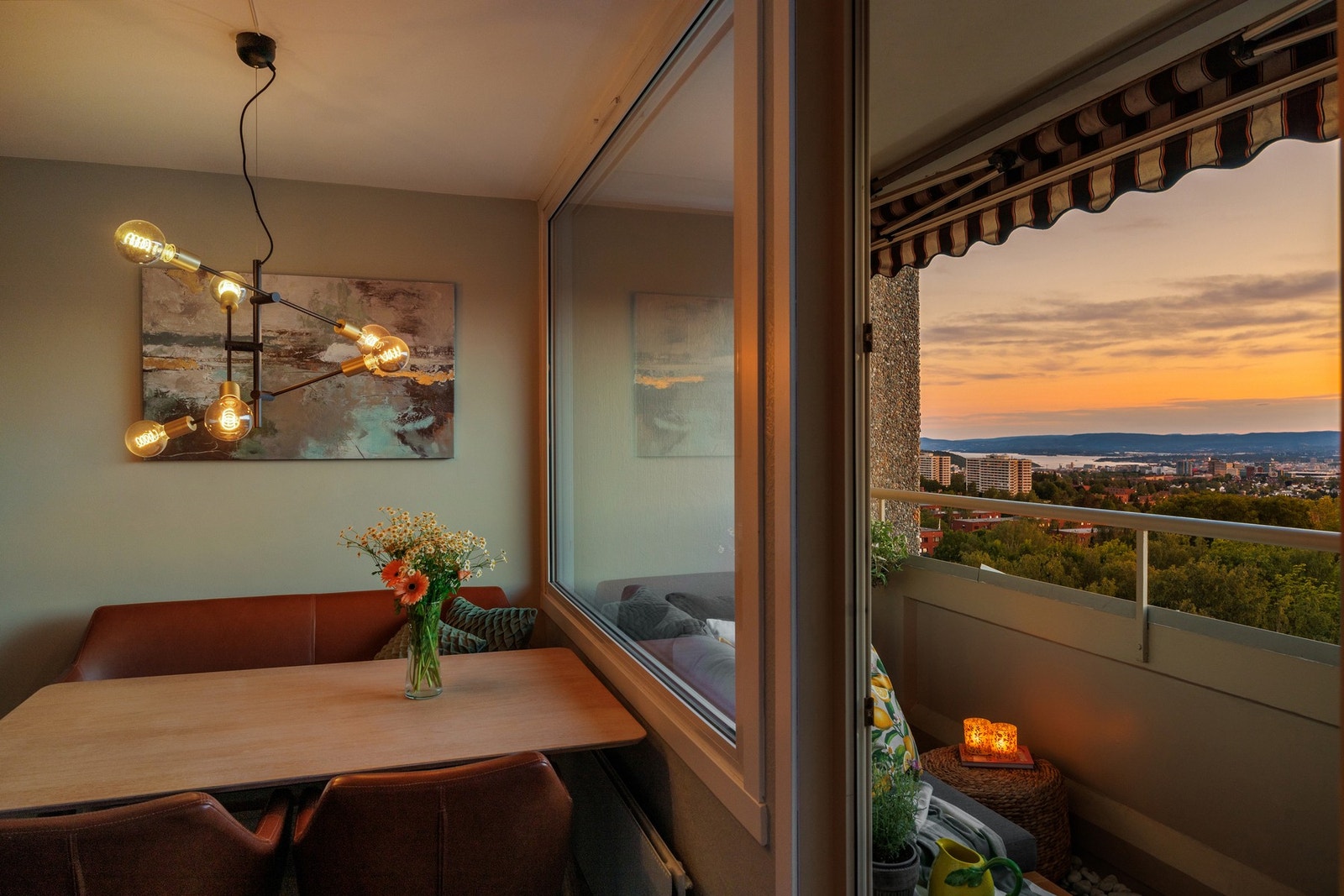 Kveldsbilde fra stue/balkong. Galleribilde