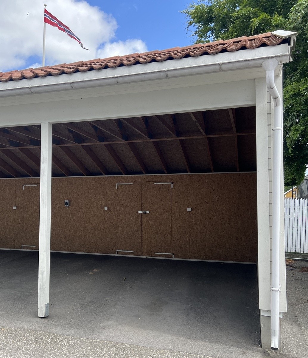 Egen carport og bod rett utenfor leiligheten. Galleribilde