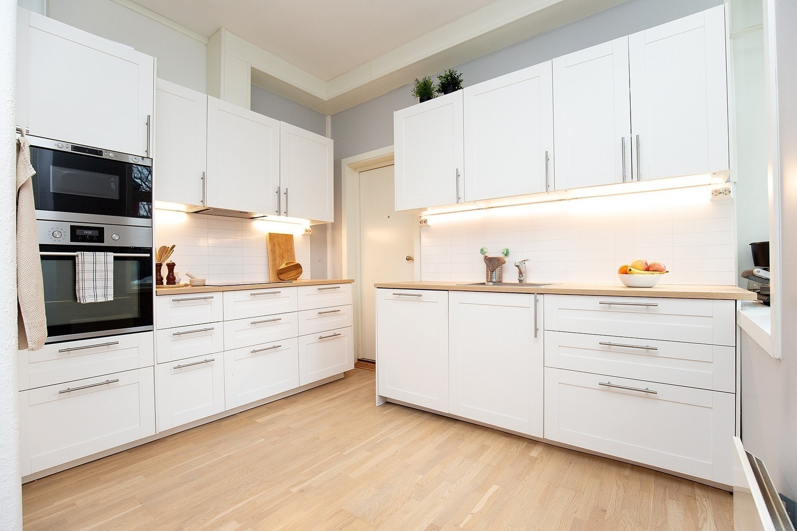 Kjøkken med integrerte hvitevarer Galleribilde