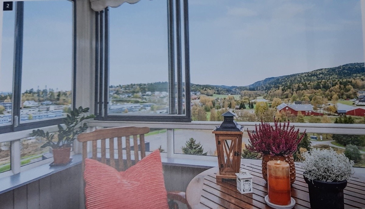 Stor balkong, med plass til hengekøye også. Galleribilde