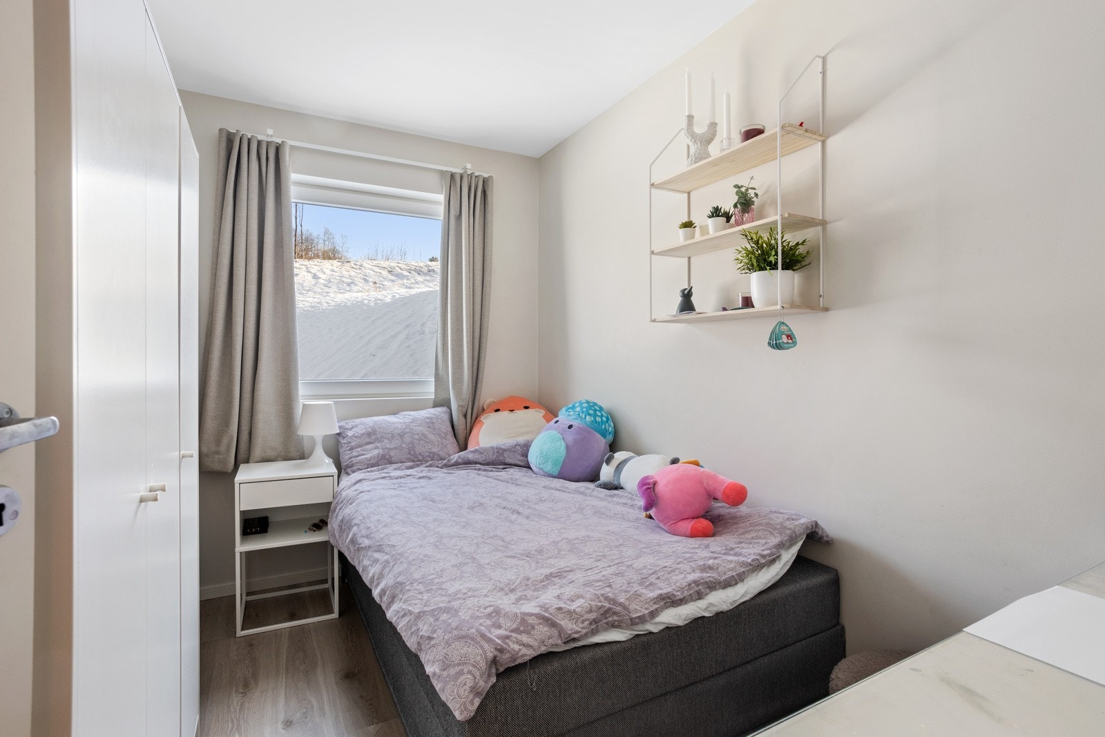 Alle soverommene har plass til nødvendig møblement. Galleribilde