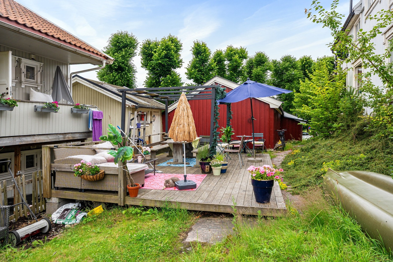 Platting er opparbeidet av leietakere og benyttes av flere. Platting står på kommunal eiendom, slik det kan komme offentlige pålegg om fjerning av platting. Det går en offentlig sti/vei ved plattingen fra Rødsbergstien ned til Bakbanken. Galleribilde