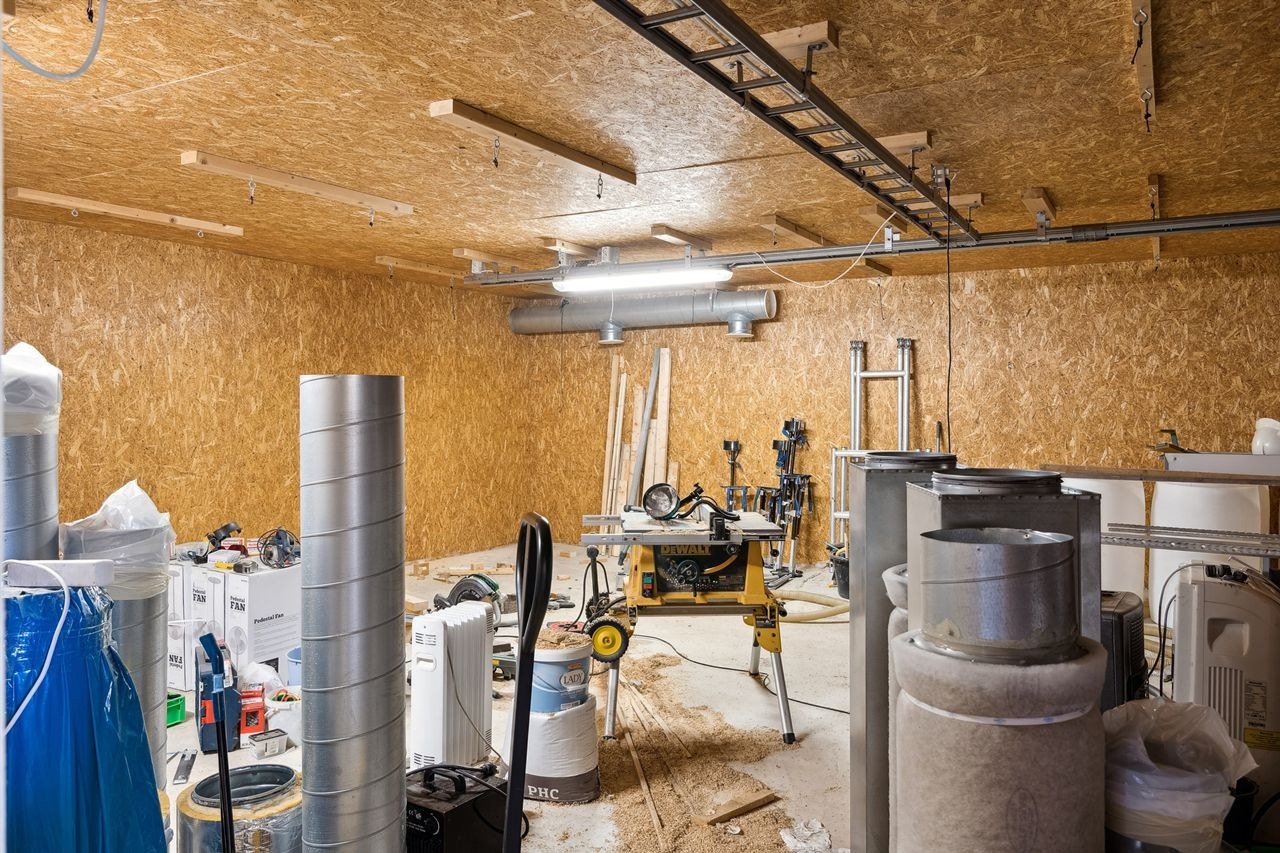 Innvendig driftsbygning fra det største rommet Galleribilde
