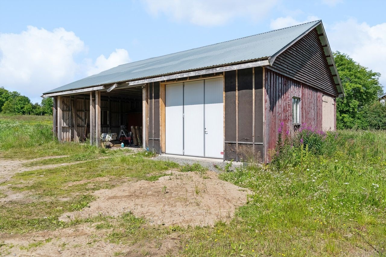 Redskapshus med verksted og isolert rom Galleribilde