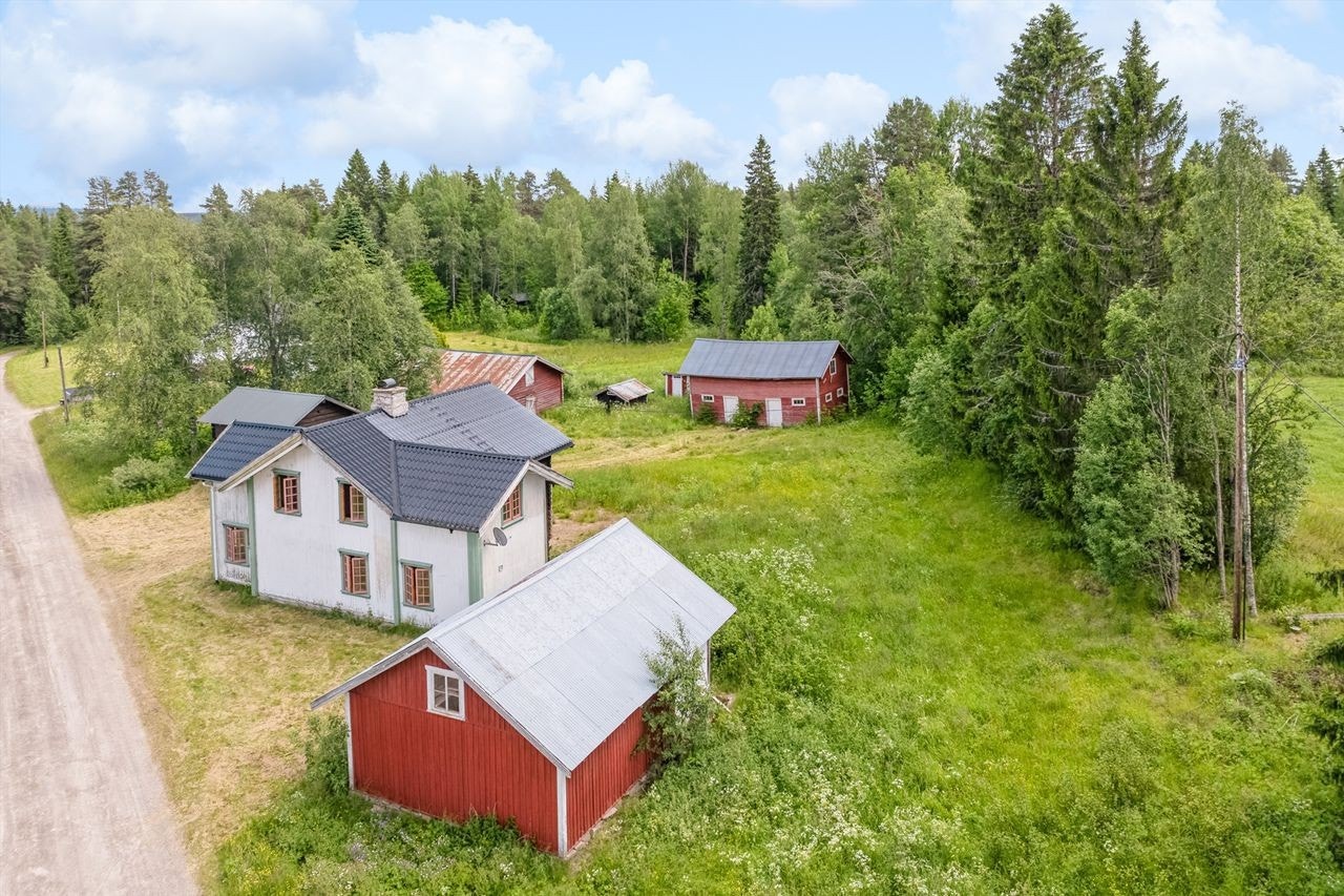 Gårdstunet sør for Landsvegen Galleribilde