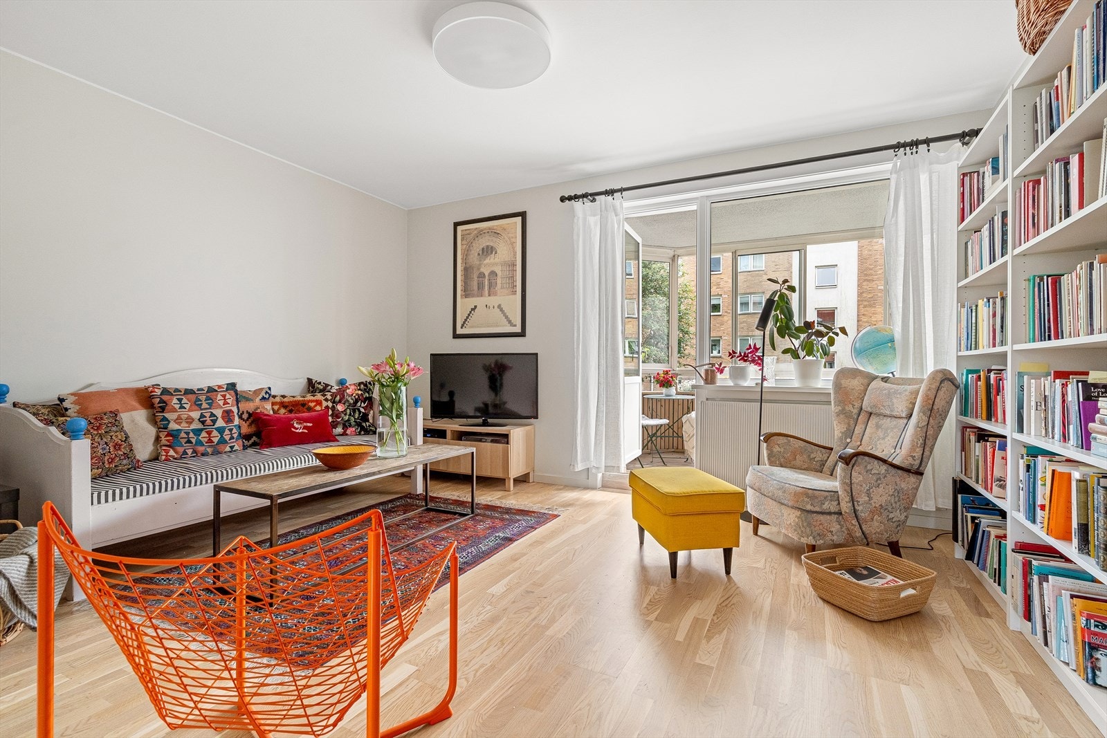 Denne lyse og innbydende 3-roms leiligheten byr på gode kvaliteter og en fantastisk balkong! Galleribilde